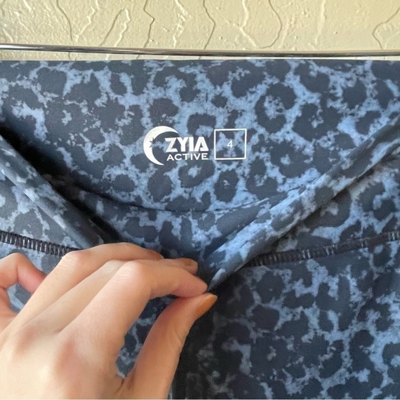 ZYIA Brilliant Cheetah Leopard‎ Print Scrunch Butt Leggings Blue Black - Picture 11 of 12